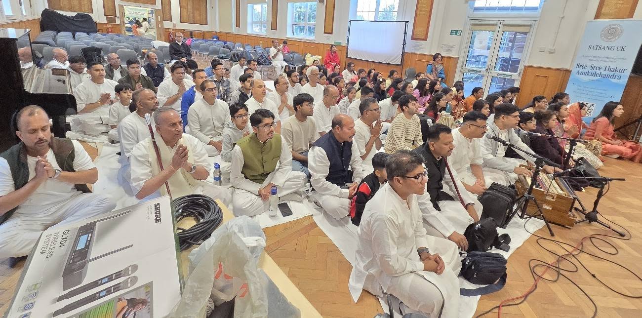 Congregation seated in the hall